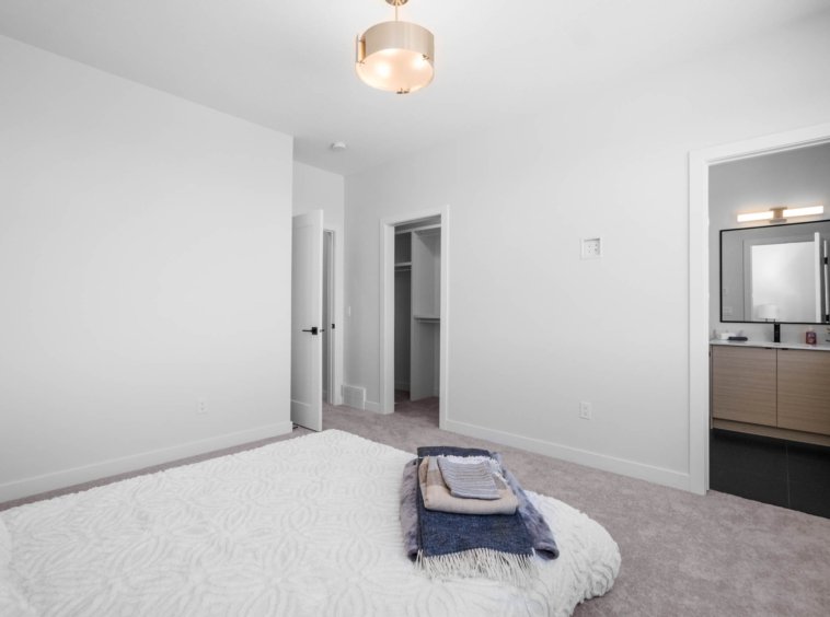 Eve Bedroom Suite Photo3